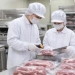 식육포장처리 작업장에서 HACCP 시범운영 기록과 제품 상태를 확인하는 모습